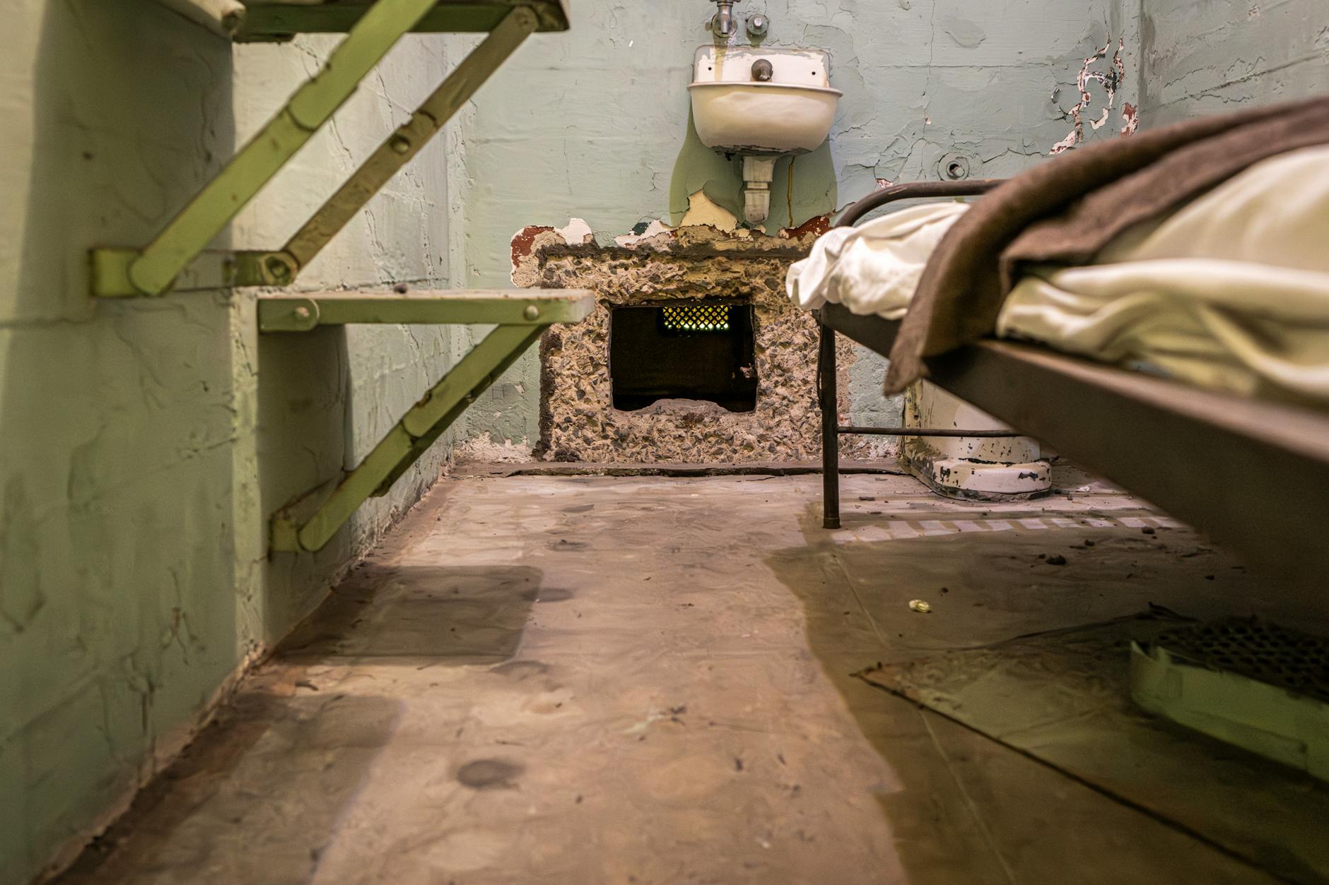 Alcatraz Breakout: The True Story Behind the Escape Room